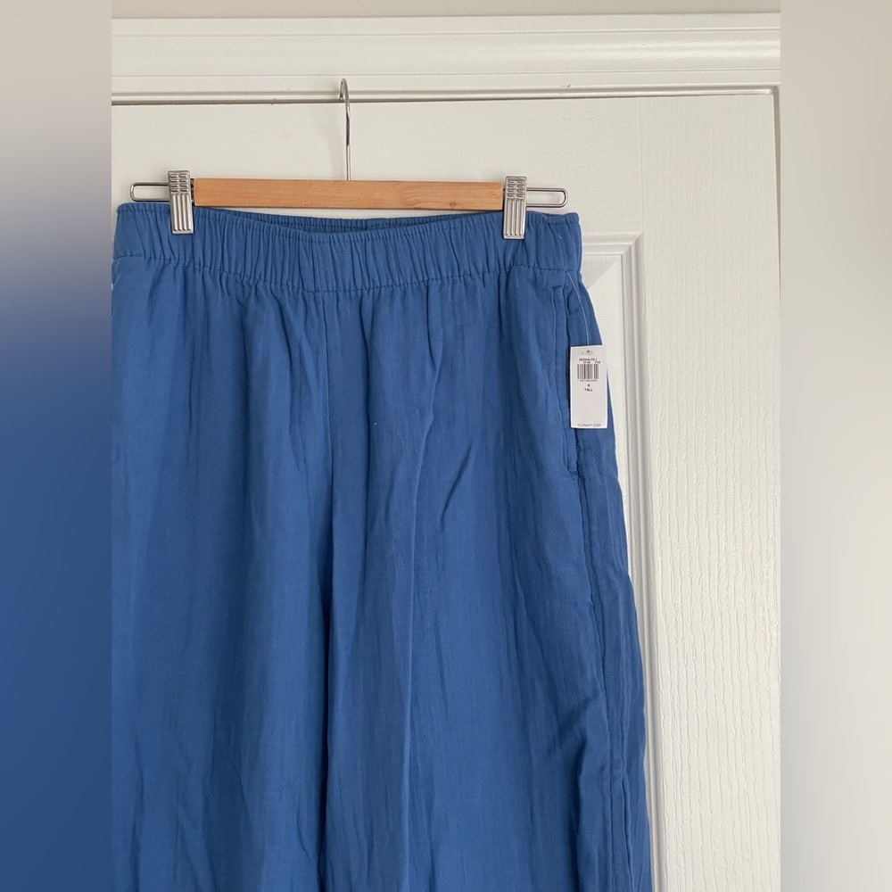 NWT Old Navy Blue High-Waisted Crinkle Gauze
Super Wide-Leg Pants